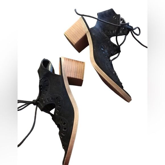 Jelly pop size 8 black suede lace up heeled sandal excellent condition - Picture 1 of 2